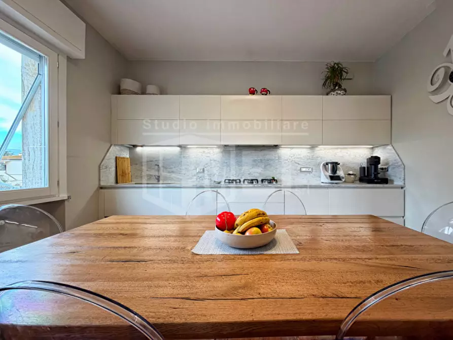 Immagine 3 di Appartamento in vendita  in Piazza Cappiello 7 a Livorno