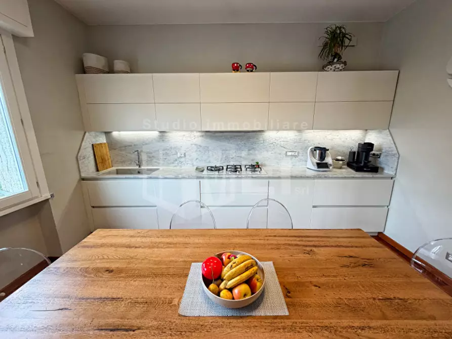 Immagine 4 di Appartamento in vendita  in Piazza Cappiello 7 a Livorno