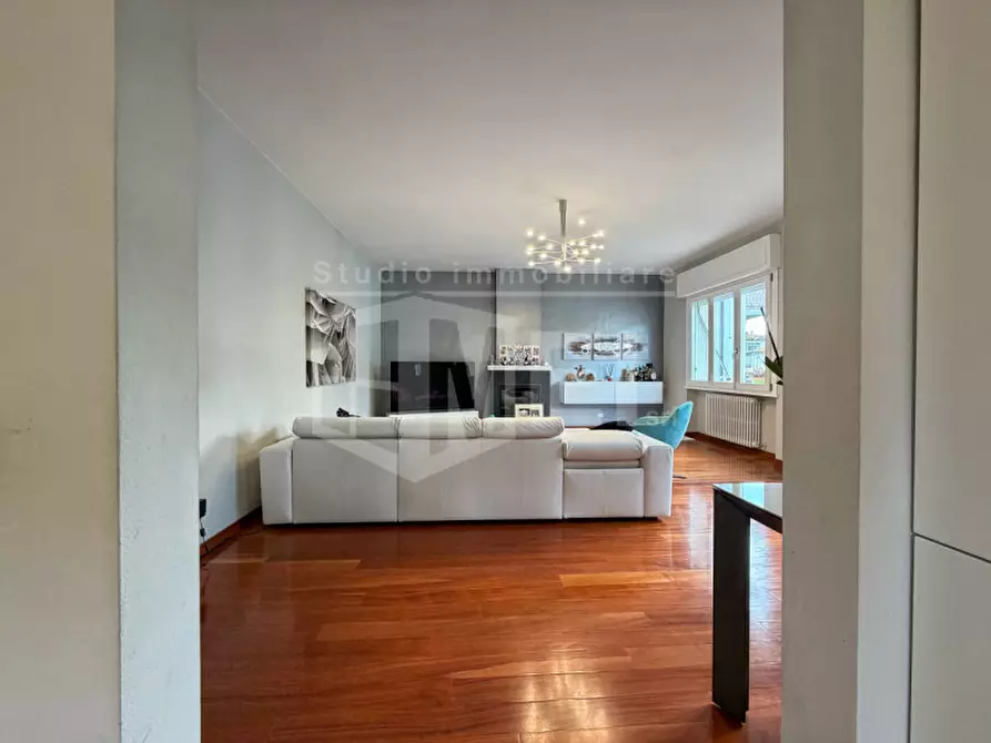 Immagine 5 di Appartamento in vendita  in Piazza Cappiello 7 a Livorno