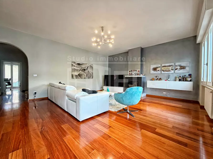 Immagine 15 di Appartamento in vendita  in Piazza Cappiello 7 a Livorno