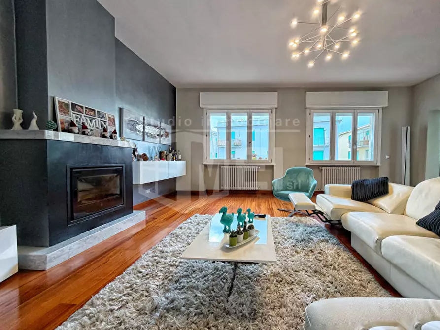 Immagine 17 di Appartamento in vendita  in Piazza Cappiello 7 a Livorno