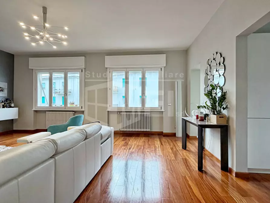 Immagine 36 di Appartamento in vendita  in Piazza Cappiello 7 a Livorno