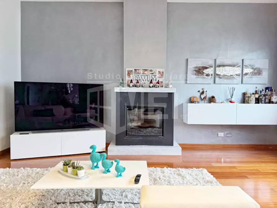 Immagine 38 di Appartamento in vendita  in Piazza Cappiello 7 a Livorno