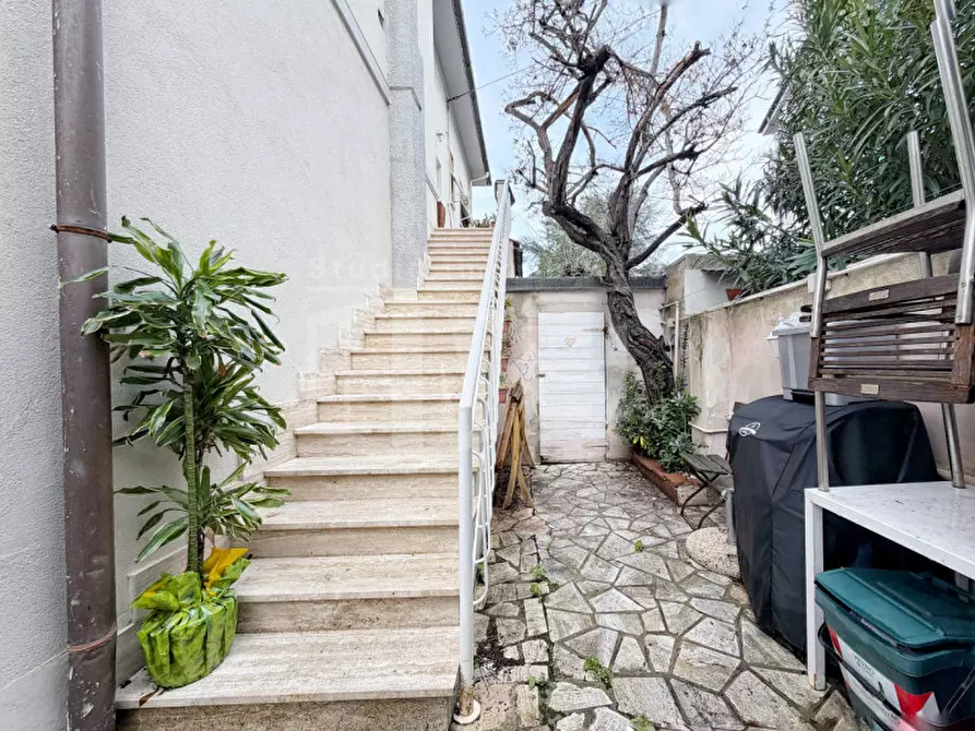 Immagine 41 di Appartamento in vendita  in Piazza Cappiello 7 a Livorno