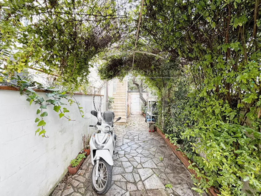 Immagine 42 di Appartamento in vendita  in Piazza Cappiello 7 a Livorno