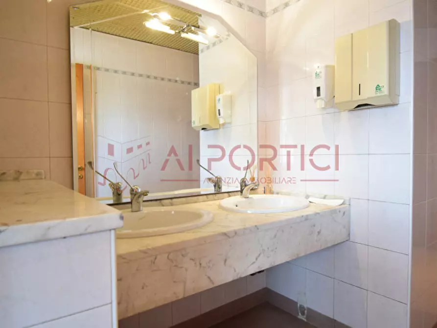 Immagine 11 di Negozio in affitto  in Via Aldo Moro a Brugine