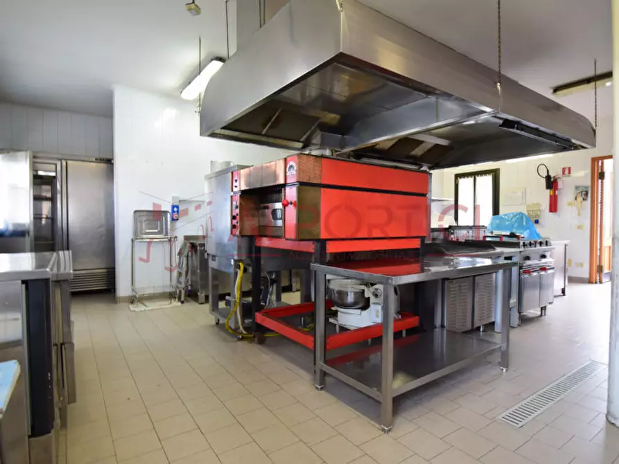 Immagine 15 di Negozio in affitto  in Via Aldo Moro a Brugine