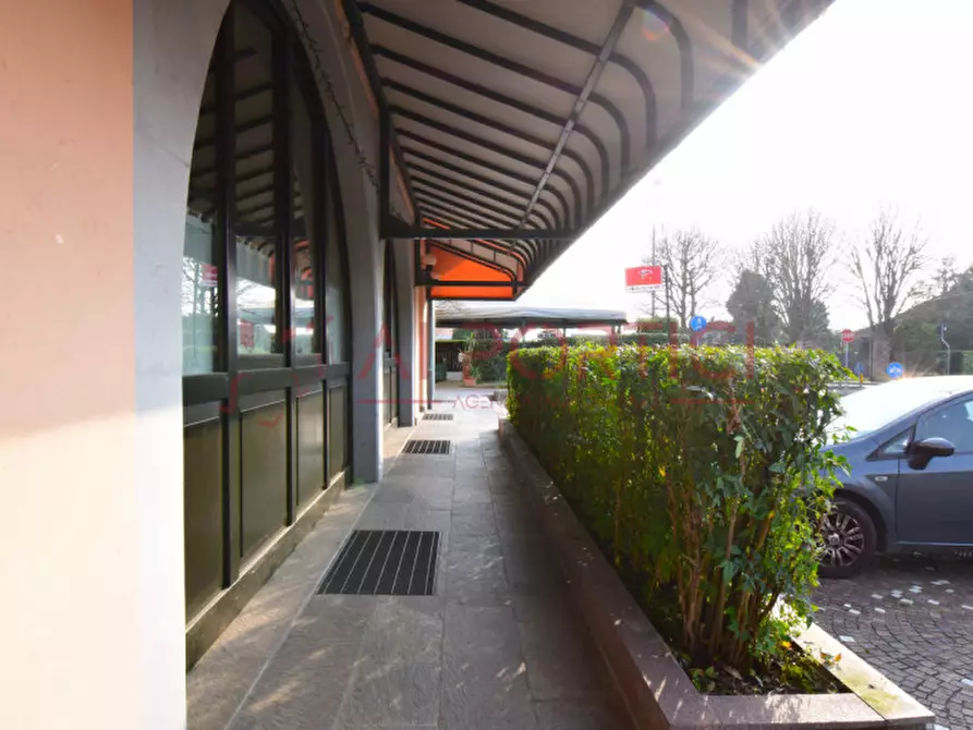 Immagine 18 di Negozio in affitto  in Via Aldo Moro a Brugine