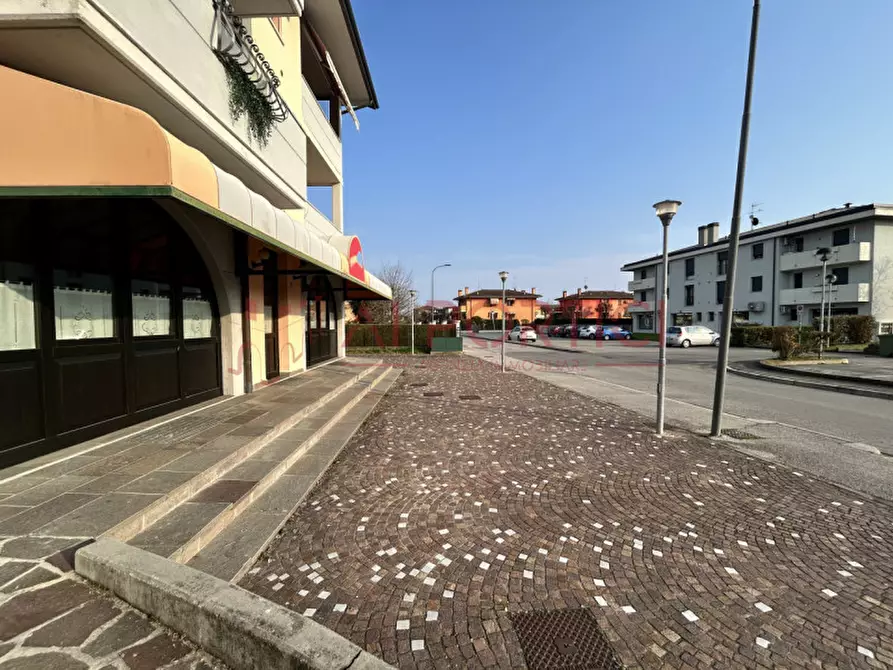 Immagine 19 di Negozio in affitto  in Via Aldo Moro a Brugine