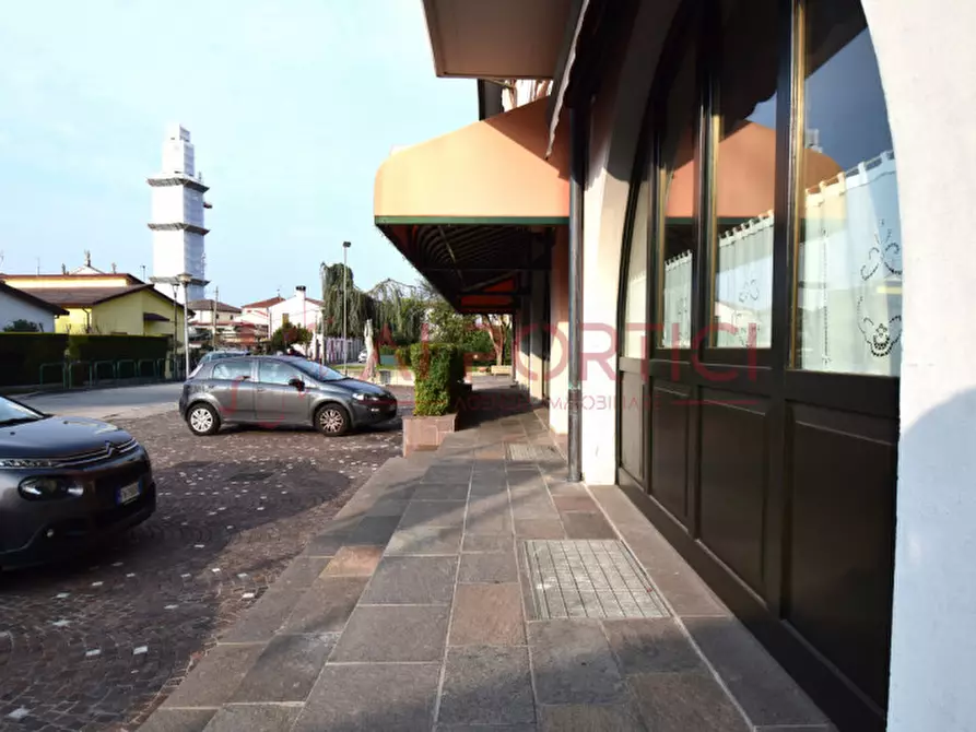 Immagine 21 di Negozio in affitto  in Via Aldo Moro a Brugine