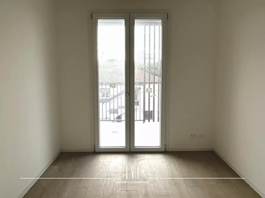 Immagine 14 di Appartamento in vendita  in Via Bassano a Jesolo
