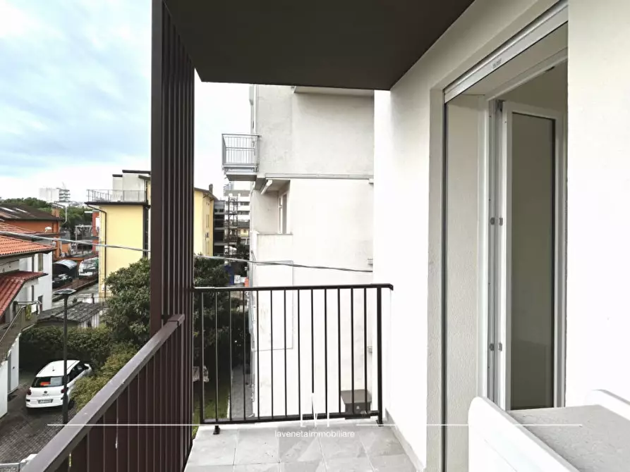 Immagine 17 di Appartamento in vendita  in Via Bassano a Jesolo