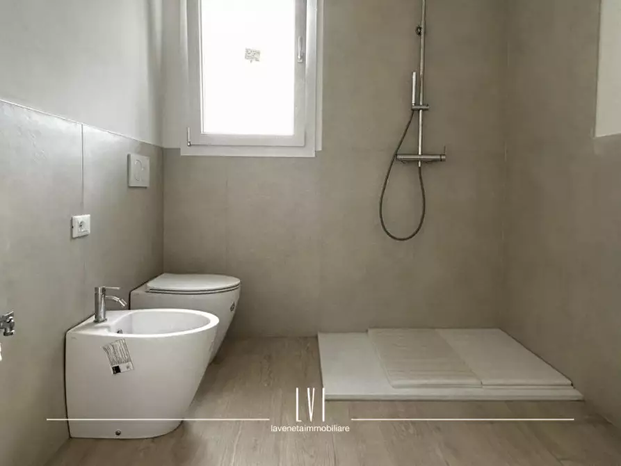 Immagine 18 di Appartamento in vendita  in Via Bassano a Jesolo