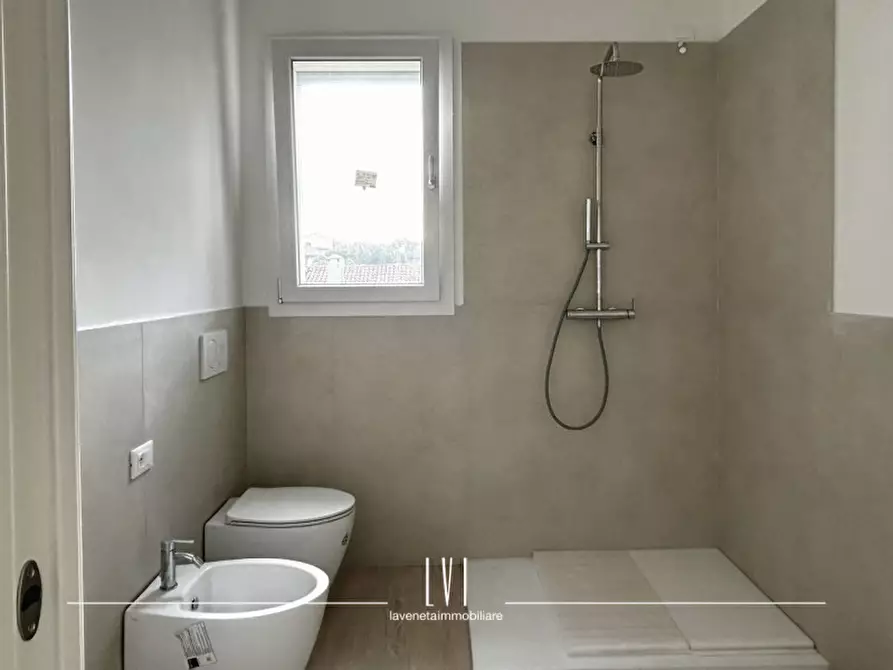 Immagine 19 di Appartamento in vendita  in Via Bassano a Jesolo