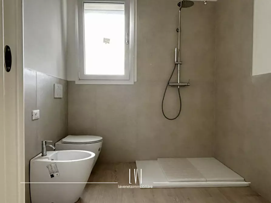 Immagine 22 di Appartamento in vendita  in Via Bassano a Jesolo