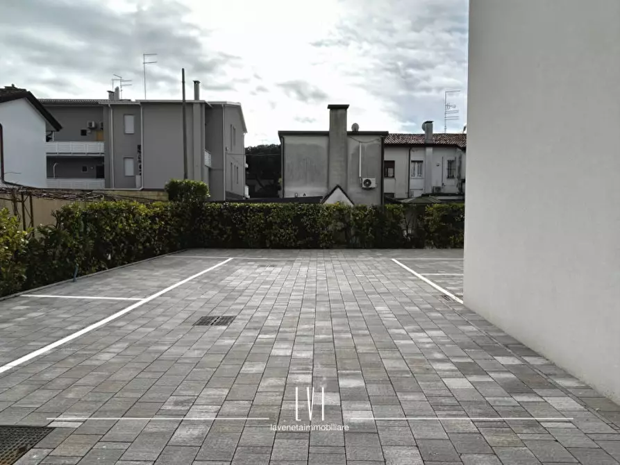 Immagine 39 di Appartamento in vendita  in Via Bassano a Jesolo