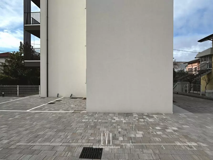 Immagine 40 di Appartamento in vendita  in Via Bassano a Jesolo