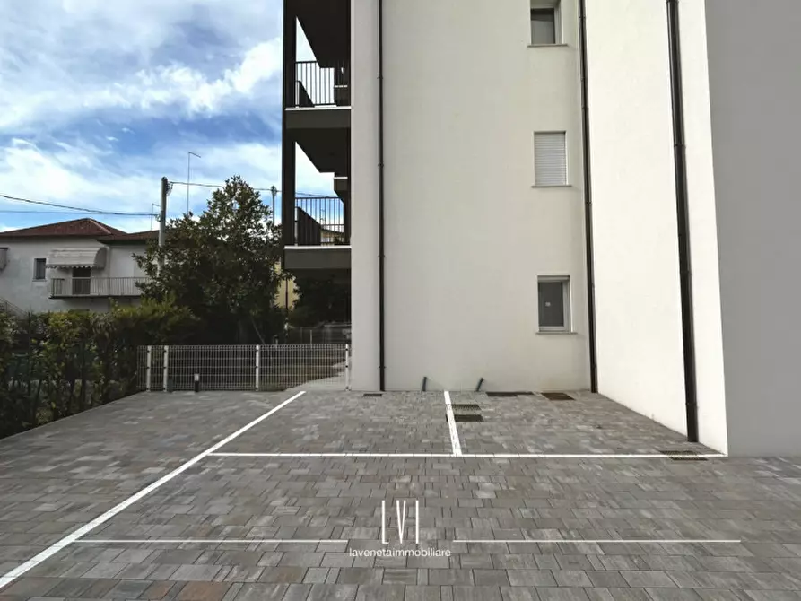 Immagine 41 di Appartamento in vendita  in Via Bassano a Jesolo