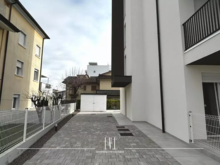 Immagine 43 di Appartamento in vendita  in Via Bassano a Jesolo