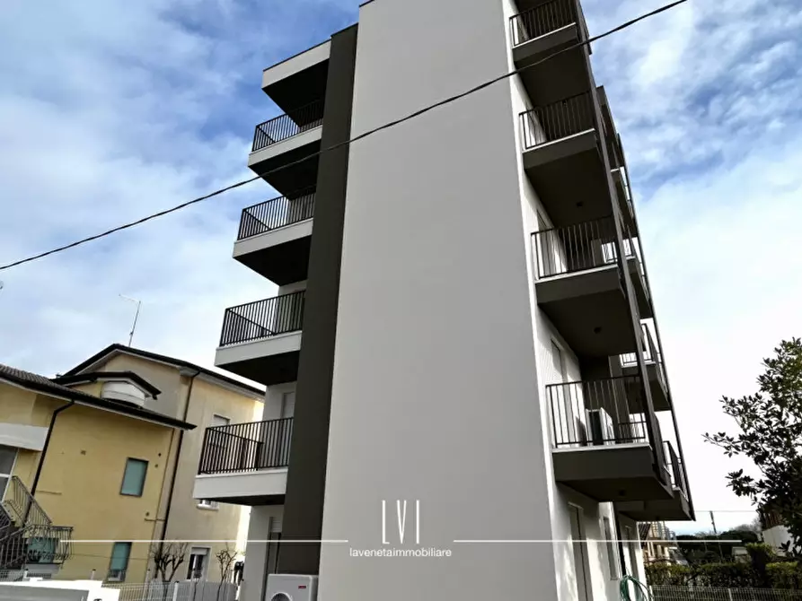 Immagine 44 di Appartamento in vendita  in Via Bassano a Jesolo