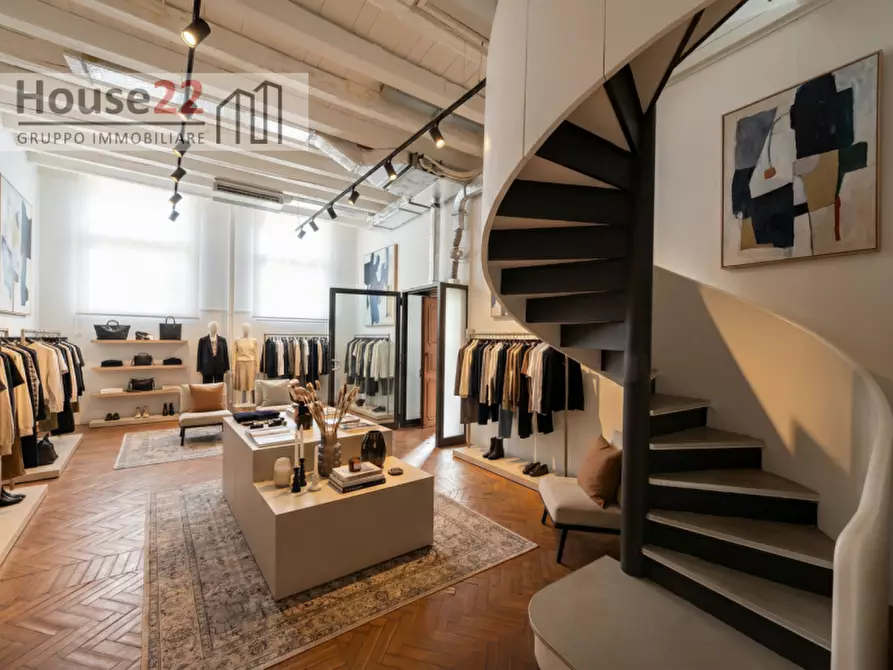 Immagine 3 di Ufficio in vendita  a Vicenza