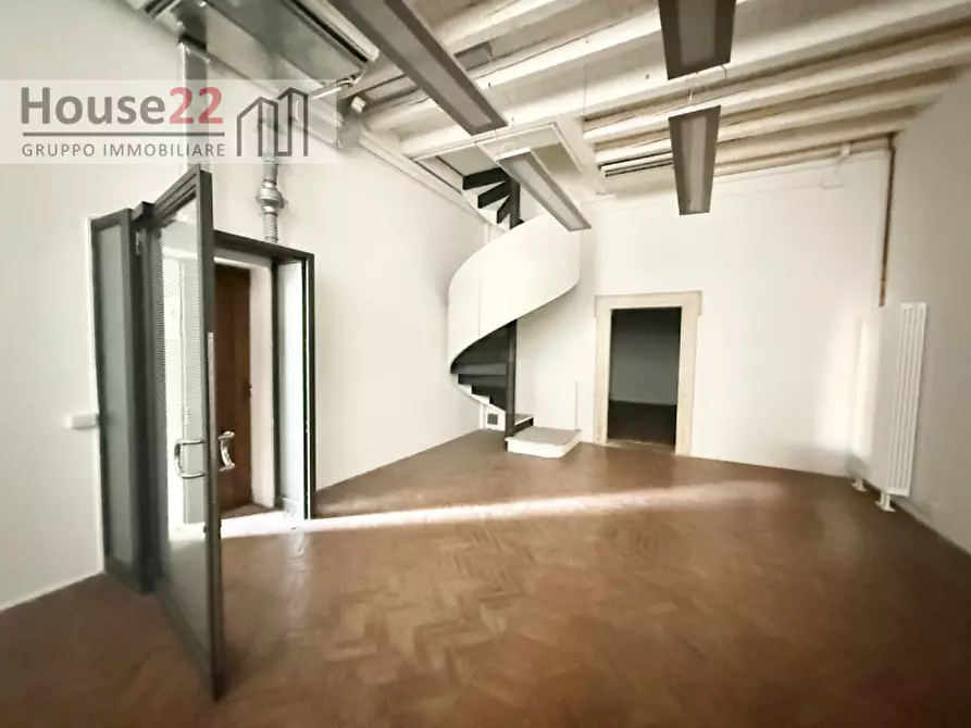 Immagine 9 di Ufficio in vendita  a Vicenza