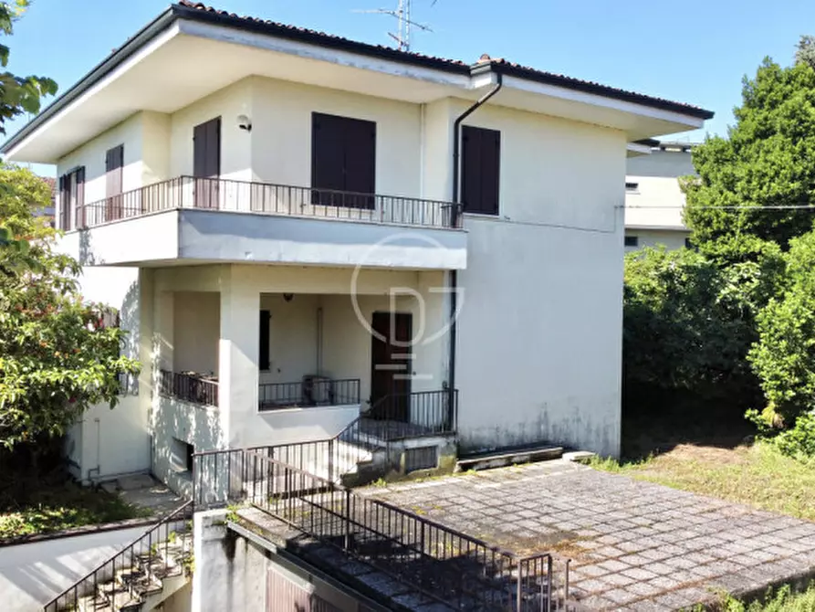Immagine 1 di Palazzo in vendita  in Piazza Giuseppe Garibaldi a Desenzano Del Garda