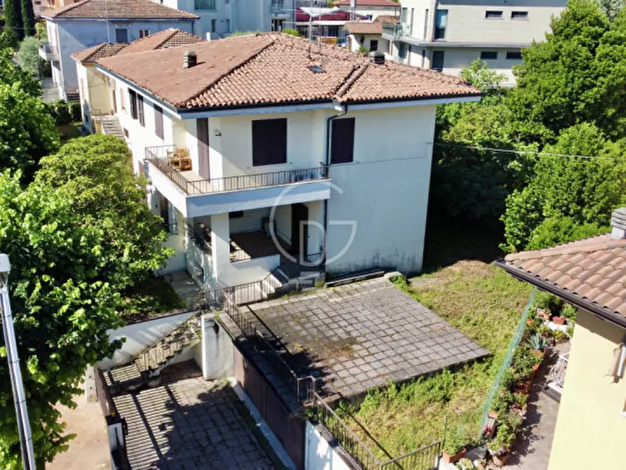 Immagine 2 di Palazzo in vendita  in Piazza Giuseppe Garibaldi a Desenzano Del Garda