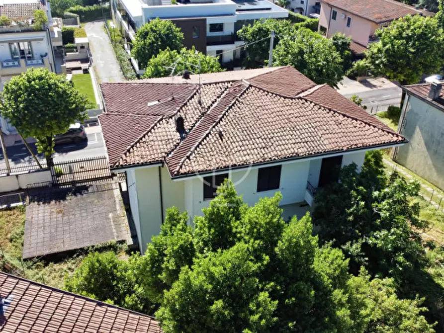 Immagine 4 di Palazzo in vendita  in Piazza Giuseppe Garibaldi a Desenzano Del Garda