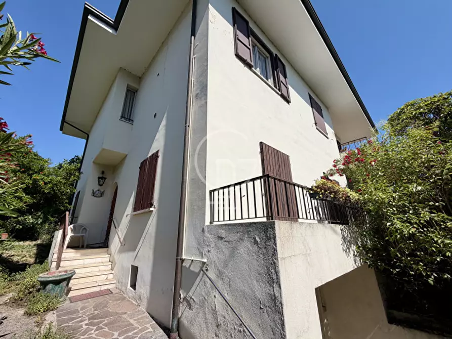 Immagine 6 di Palazzo in vendita  in Piazza Giuseppe Garibaldi a Desenzano Del Garda