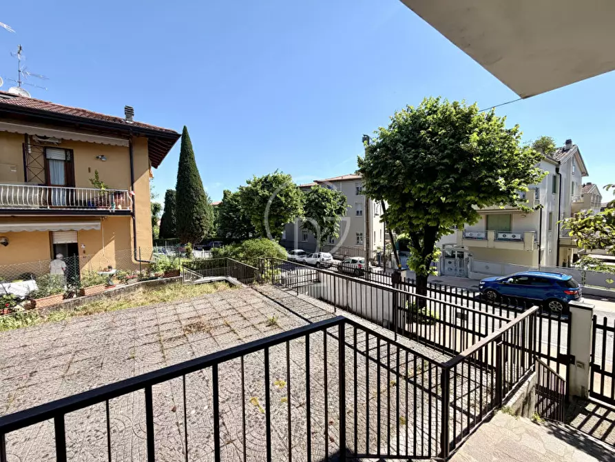 Immagine 10 di Palazzo in vendita  in Piazza Giuseppe Garibaldi a Desenzano Del Garda