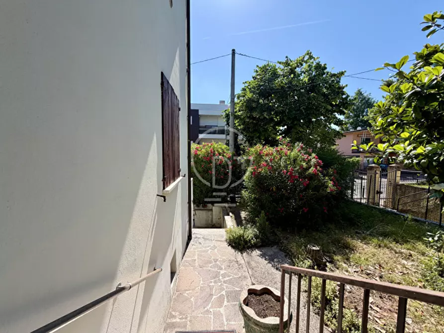 Immagine 14 di Palazzo in vendita  in Piazza Giuseppe Garibaldi a Desenzano Del Garda