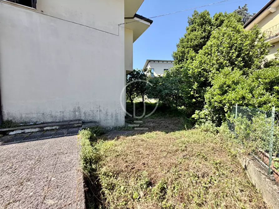 Immagine 15 di Palazzo in vendita  in Piazza Giuseppe Garibaldi a Desenzano Del Garda
