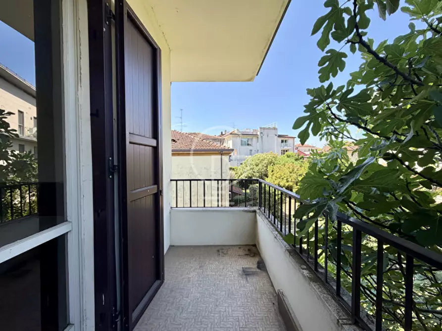 Immagine 19 di Palazzo in vendita  in Piazza Giuseppe Garibaldi a Desenzano Del Garda