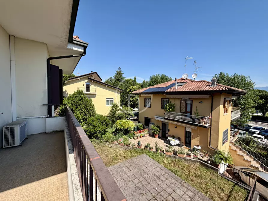 Immagine 21 di Palazzo in vendita  in Piazza Giuseppe Garibaldi a Desenzano Del Garda