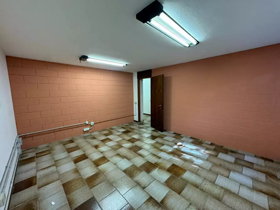 Immagine 3 di Ufficio in affitto  a Castel D'azzano
