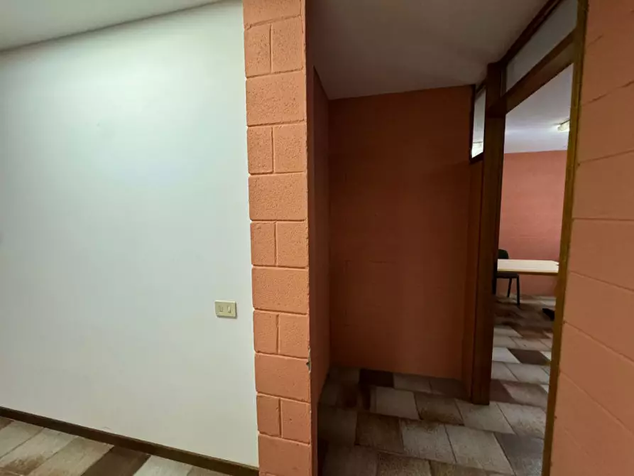 Immagine 5 di Ufficio in affitto  a Castel D'azzano