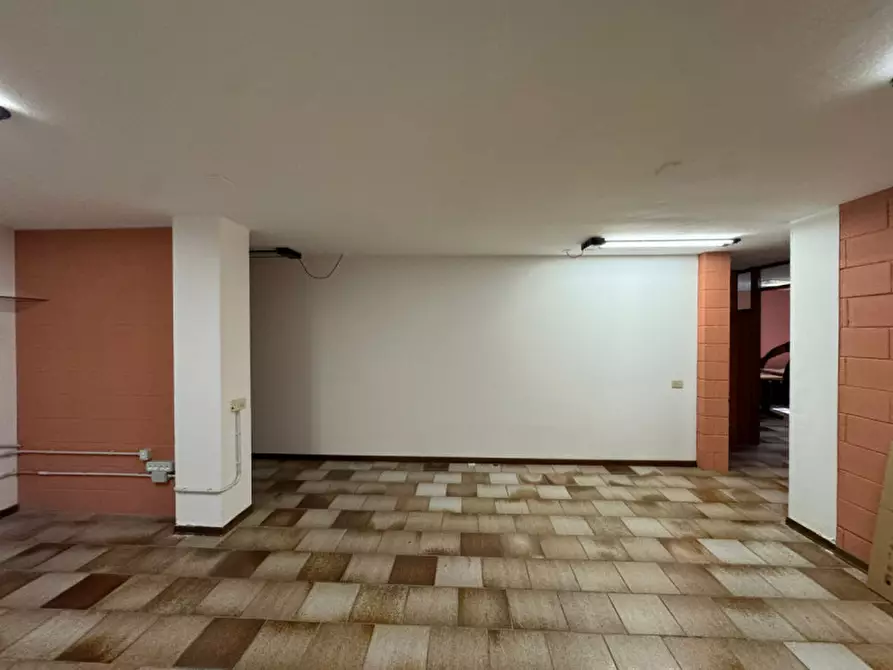 Immagine 8 di Ufficio in affitto  a Castel D'azzano