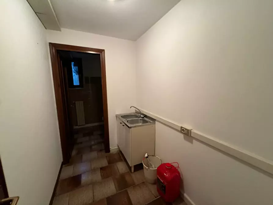Immagine 10 di Ufficio in affitto  a Castel D'azzano