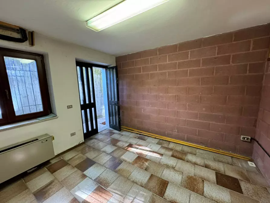 Immagine 12 di Ufficio in affitto  a Castel D'azzano