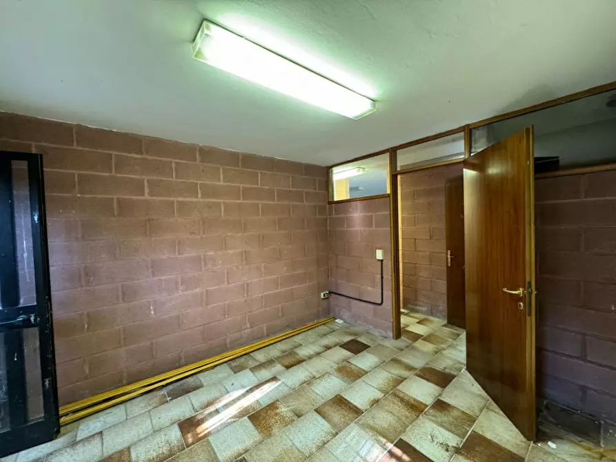 Immagine 13 di Ufficio in affitto  a Castel D'azzano
