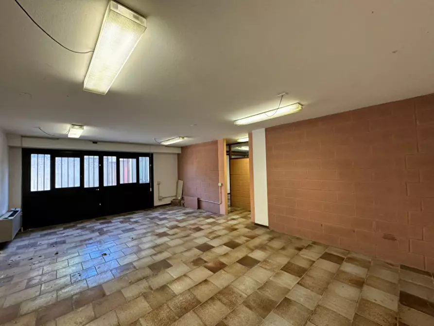 Immagine 15 di Ufficio in affitto  a Castel D'azzano