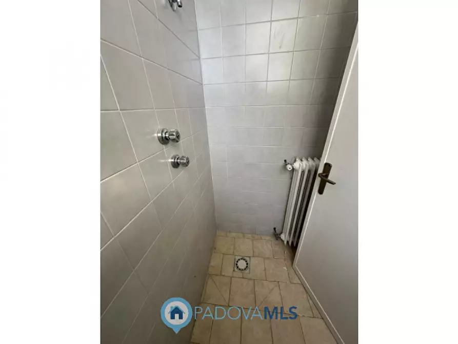 Immagine 17 di Negozio in vendita  in via fornaci, 221 a Padova