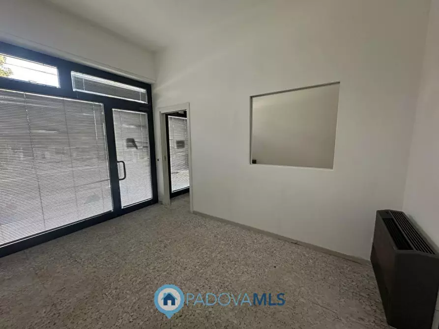 Immagine 22 di Negozio in vendita  in via fornaci, 221 a Padova