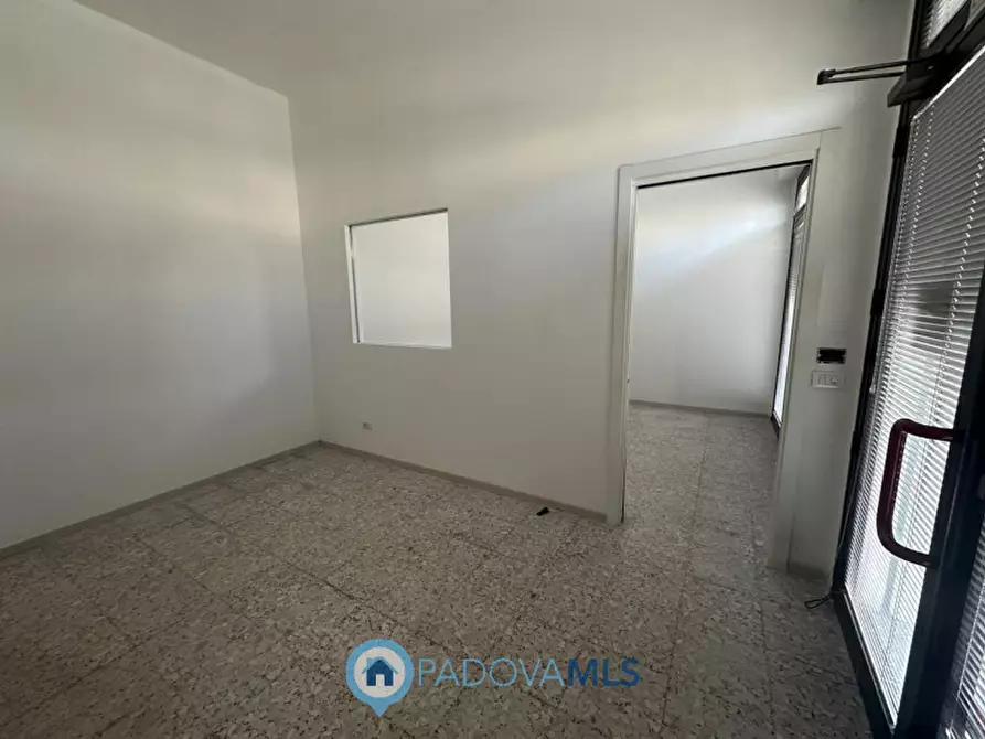 Immagine 23 di Negozio in vendita  in via fornaci, 221 a Padova