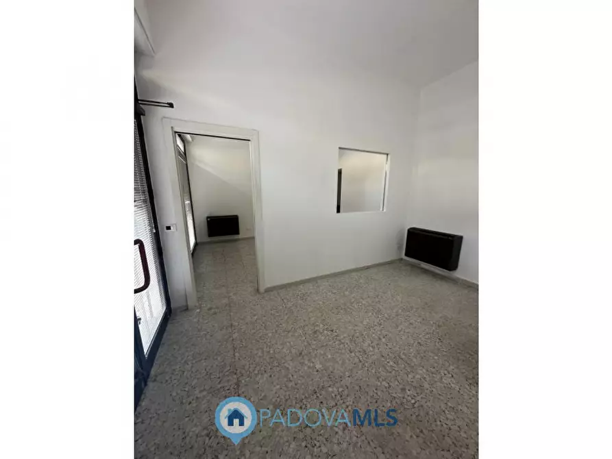 Immagine 27 di Negozio in vendita  in via fornaci, 221 a Padova