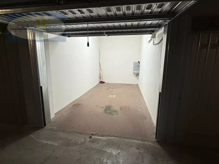 Immagine 1 di Garage in vendita  in Via Speranza 50 a Bologna