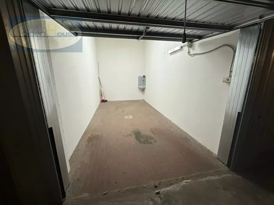 Immagine 2 di Garage in vendita  in Via Speranza 50 a Bologna