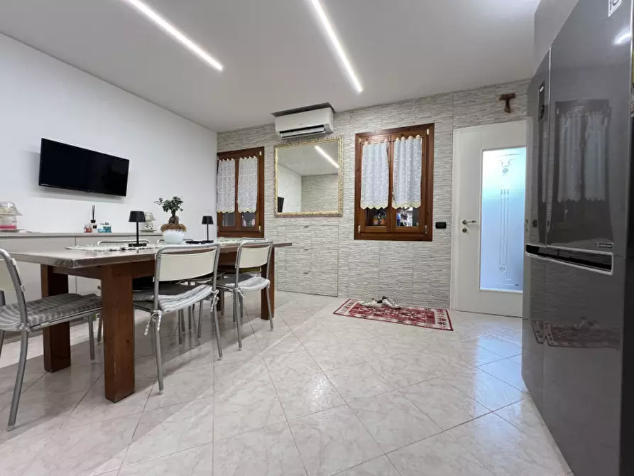 Immagine 3 di Casa indipendente in vendita  in Via Sottomarina a Chioggia
