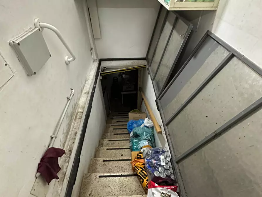 Immagine 10 di Negozio in vendita  in Piazza Monte Baldo a Roma